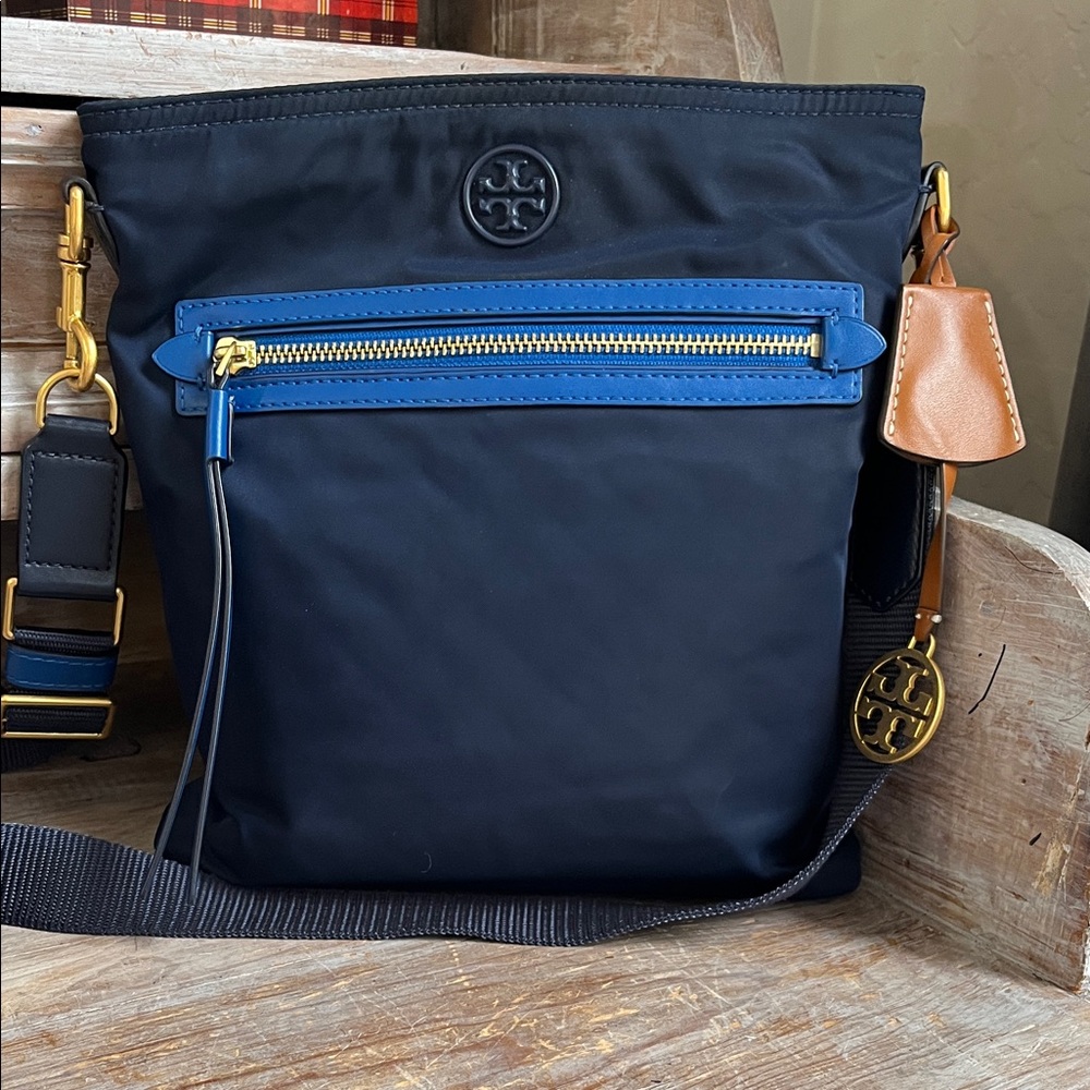 💙 Tory Burch Perry Nylon Swingpack Crossbody Bag Royal Navy Blue Nylon Gold